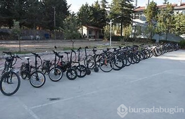 Görenler şoke oldu: Baskın yapılan ev çalıntı motosiklet dükkanı çıktı!
