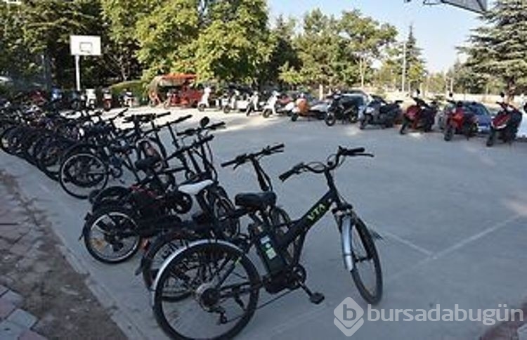 Görenler şoke oldu: Baskın yapılan ev çalıntı motosiklet dükkanı çıktı!