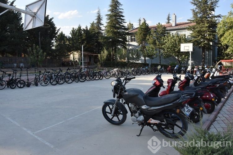 Görenler şoke oldu: Baskın yapılan ev çalıntı motosiklet dükkanı çıktı!