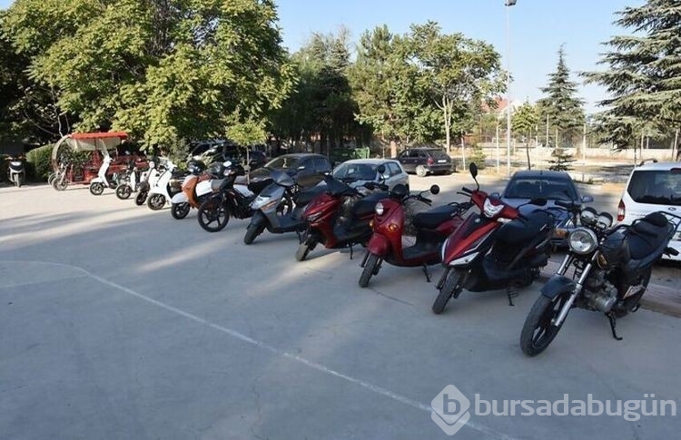 Görenler şoke oldu: Baskın yapılan ev çalıntı motosiklet dükkanı çıktı!