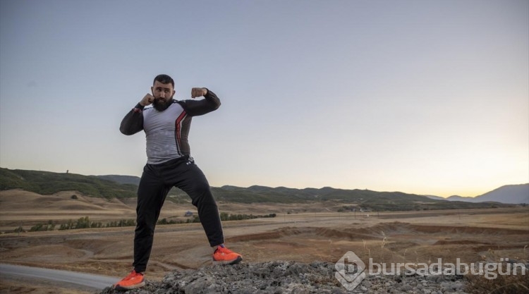 Profesyonel kick boksçu Munzur Dağları'nda!