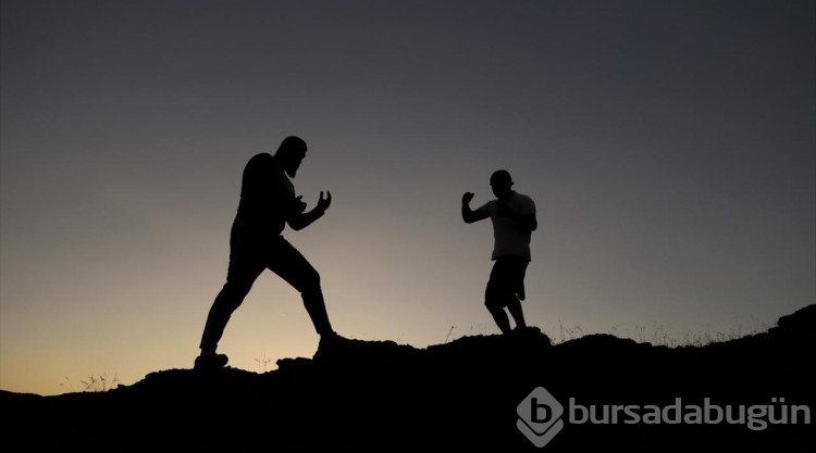 Profesyonel kick boksçu Munzur Dağları'nda!