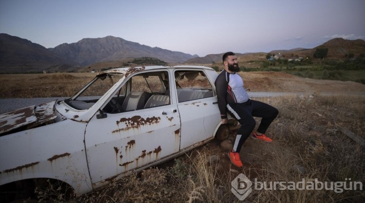 Profesyonel kick boksçu Munzur Dağları'nda!