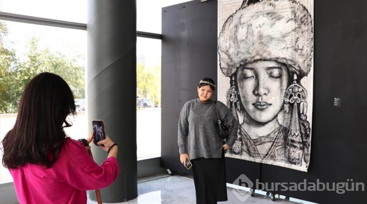 Halılarıyla ünlü olan Kazak ressam!