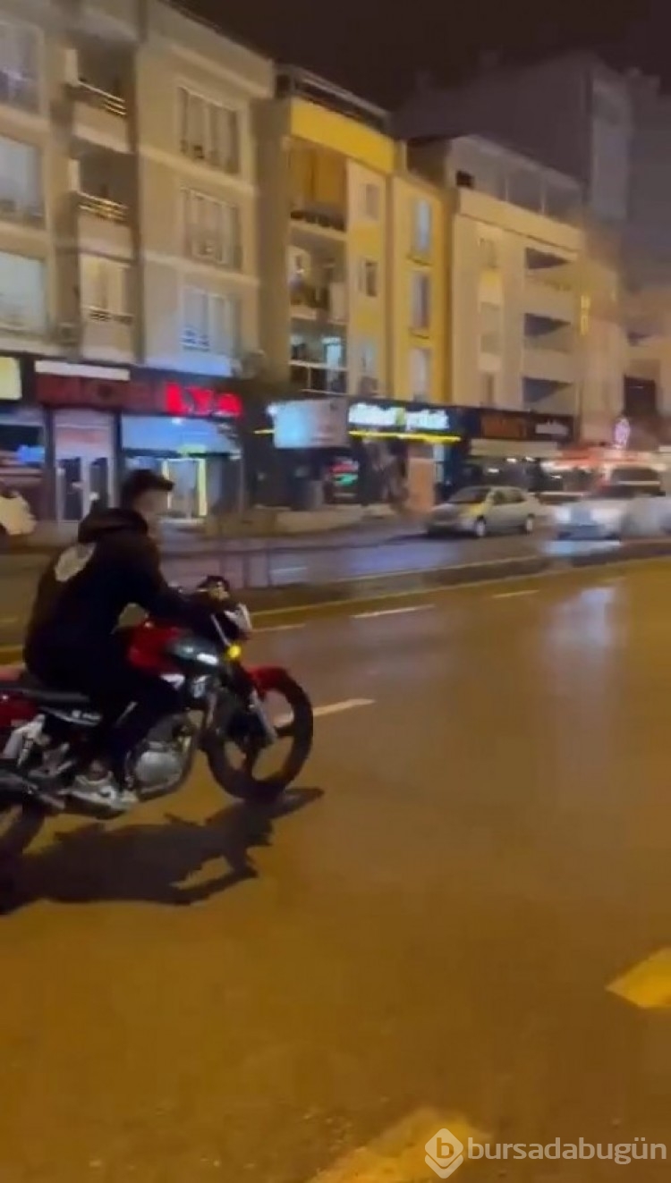 Bursa'da drift atmak isteyen bir sürücü yan yattı!