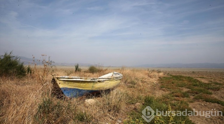 Marmara Gölü'nden geriye tabelalar ve hurdaya dönmüş tekneler kaldı
