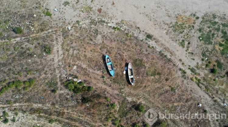 Marmara Gölü'nden geriye tabelalar ve hurdaya dönmüş tekneler kaldı