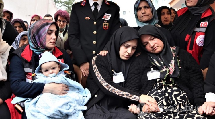 Teröristlerin katlettiği şehit veteriner teknikeri defnedildi