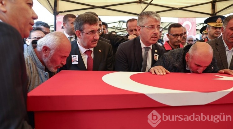Teröristlerin katlettiği şehit veteriner teknikeri defnedildi