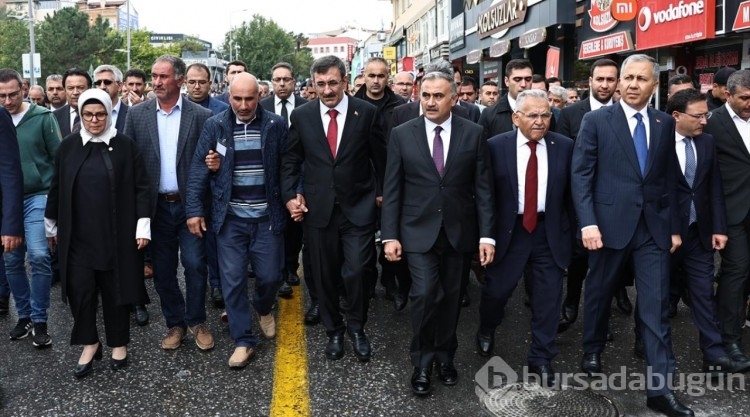 Teröristlerin katlettiği şehit veteriner teknikeri defnedildi