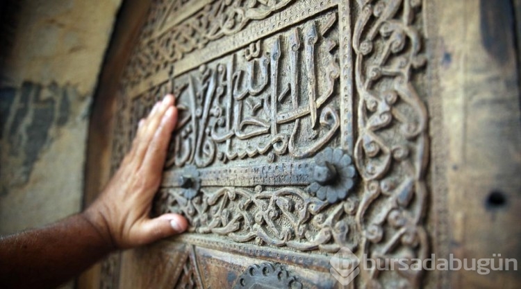 Kastamonu İbn-i Neccar Camii'nin 666 yıllık kapısı el işlemeleriyle dikkati çekiyor