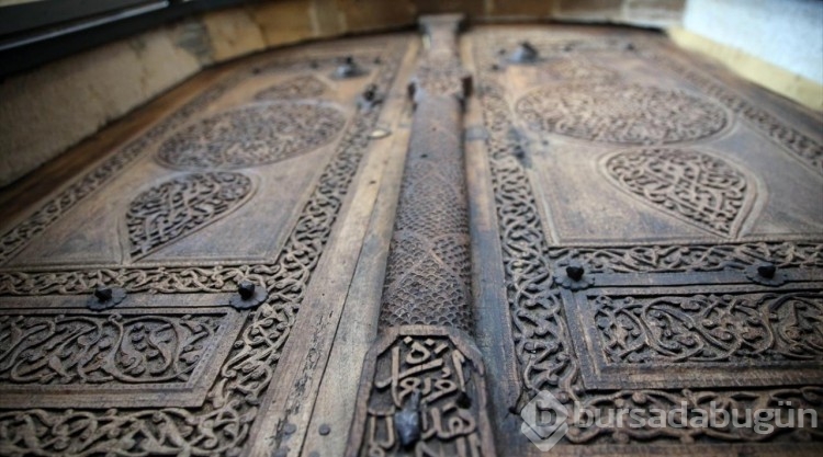 Kastamonu İbn-i Neccar Camii'nin 666 yıllık kapısı el işlemeleriyle dikkati çekiyor