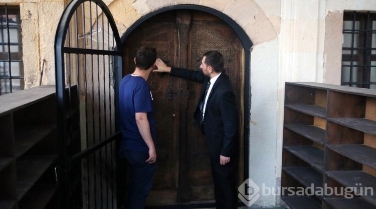 Kastamonu İbn-i Neccar Camii'nin 666 yıllık kapısı el işlemeleriyle dikkati çekiyor