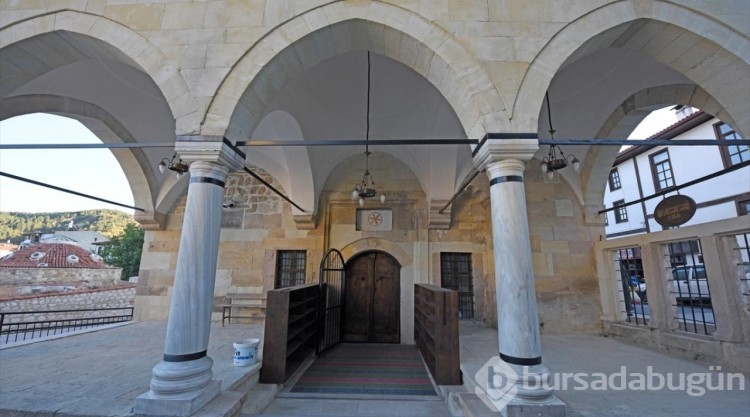 Kastamonu İbn-i Neccar Camii'nin 666 yıllık kapısı el işlemeleriyle dikkati çekiyor