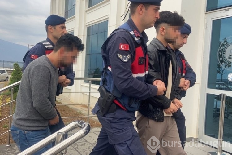 Bursa'da minibüs bekleyen şahsın ölümüne sebep olan sürücü ve abisi adliyede