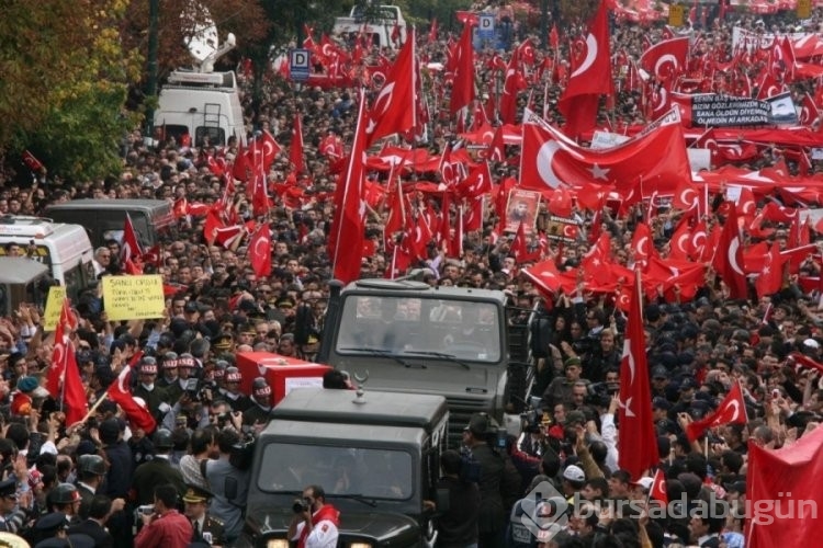 Bursalı şehit Samet Saraç'ın babası: Oğlum sana müjdeli haberi getirdim, sizin kanınız yerde kalmadı