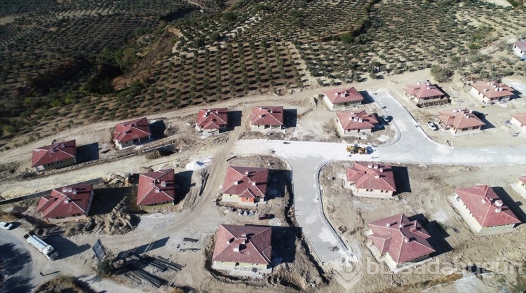 Hatay'da depremzedeler için yapılan köy evlerinde ilk teslimat kasımda
