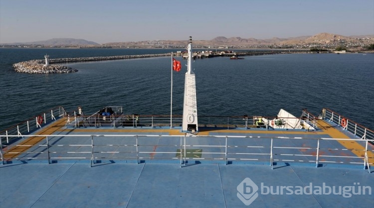 Türkiye'nin en büyük feribotları Van Gölü'nde taşımacılığa ivme kattı