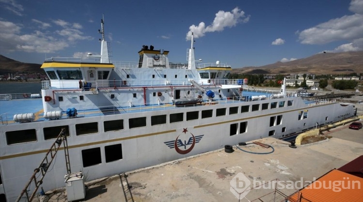 Türkiye'nin en büyük feribotları Van Gölü'nde taşımacılığa ivme kattı