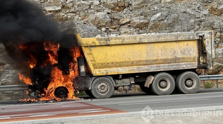Seydişehir'de seyir halindeki kamyonda çıkan yangın hasara yol açtı