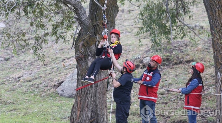 Deprem bölgesinde arama kurtarma görevine koşan öğretmenler için eğitimler sürüyor