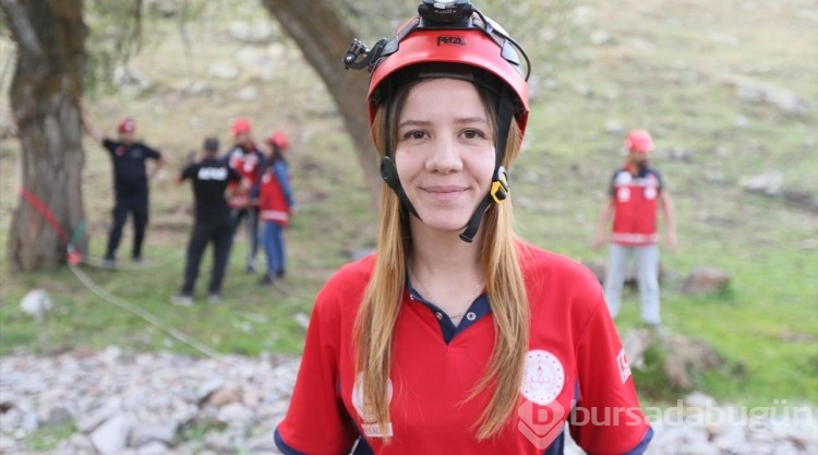 Deprem bölgesinde arama kurtarma görevine koşan öğretmenler için eğitimler sürüyor
