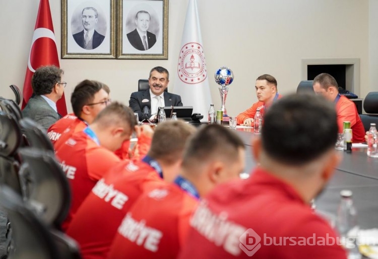 Down Sendromlu Futsal Milli Takımı, Milli Eğitim Bakanı Tekin'i ziyaret etti