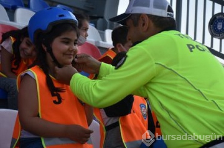 Bursa polisi öğrencilere çocuk trafik eğitimi verdi
