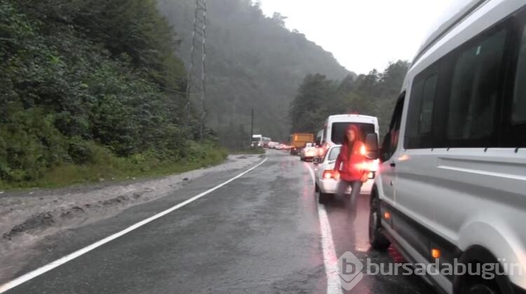 Artvin'de sağanak heyelana neden oldu