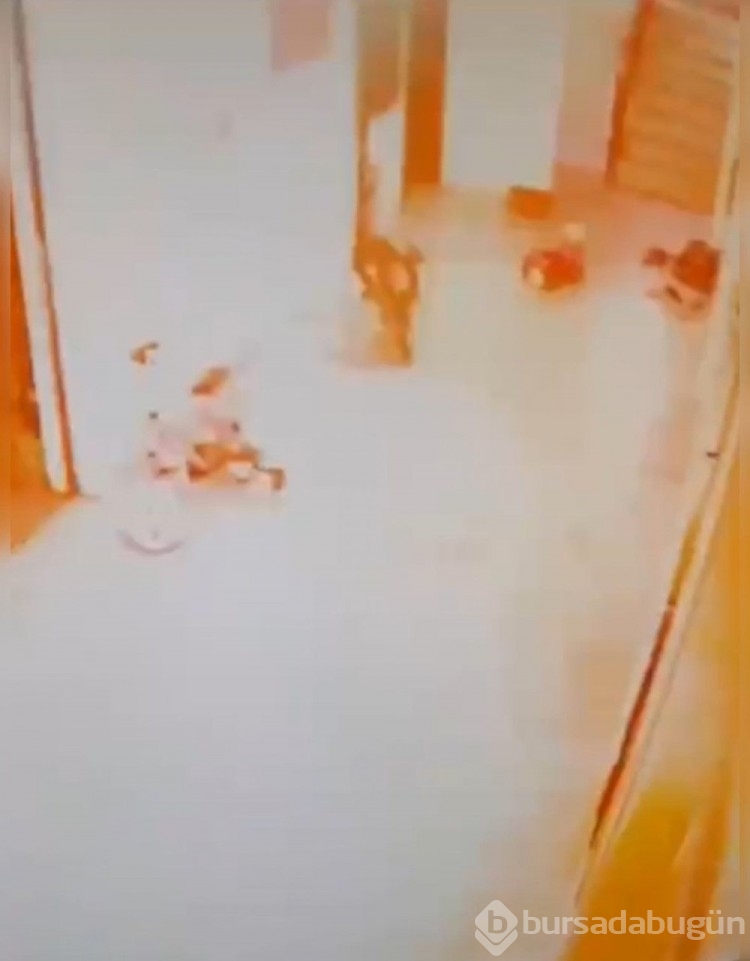 İlaçlanan ev bomba gibi patladı