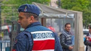 Antalya'da koruyucu anne-babasını kitleyerek evden kaçtı! Jandarma buldu