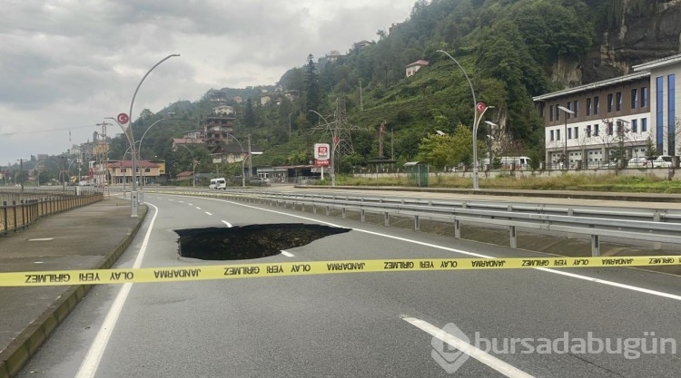 Rize'de yağışlar nedeniyle çöken yolda çalışma başlatıldı
