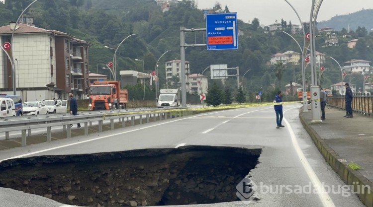 Rize'de yağışlar nedeniyle çöken yolda çalışma başlatıldı
