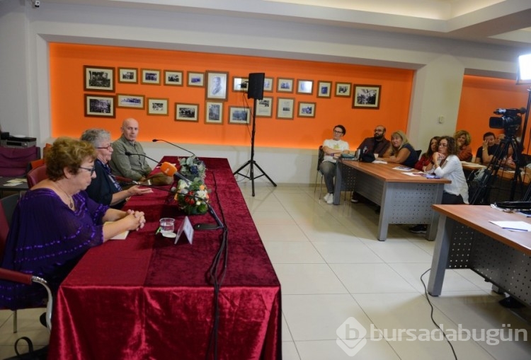 Bursa'da "Hatıralar, Tanıklıklar" söyleşisine Tomris Uyar'ın oğlu Hayri Turgut Uyar katıldı