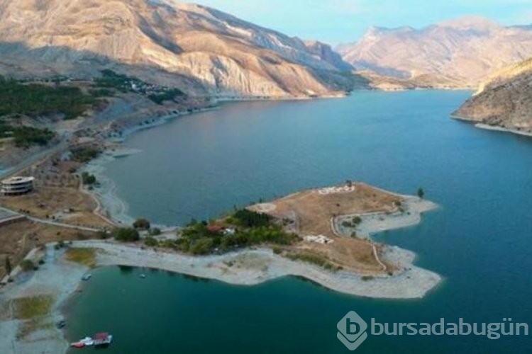 Tortum Gölü manzarası ile büyülüyor