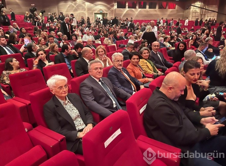Tiyatronun en prestijli ödülü Nilüfer Kent Tiyatrosu'na