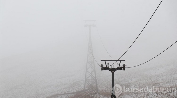 Erzurum'un yüksek kesimlerine mevsimin ilk karı yağdı
