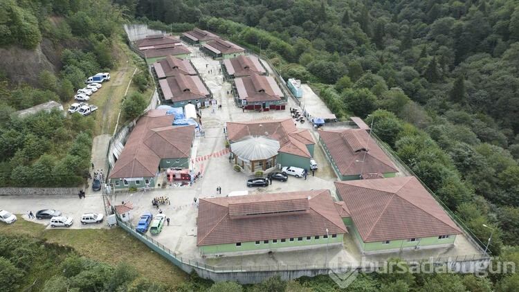 Trabzon'da ilköğretim ve ana sınıfı öğrencilerden hayvan barınağına ziyaret
