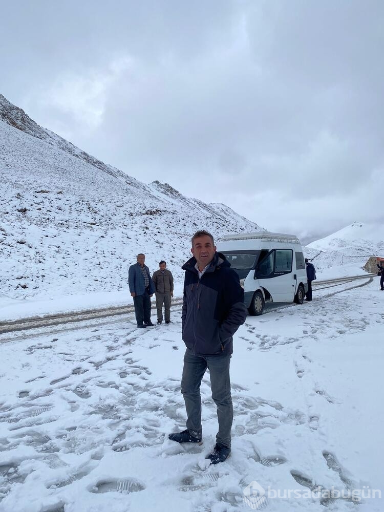Van- Bahçesaray yolunda kar kalınlığı 10 santimetreye ulaştı