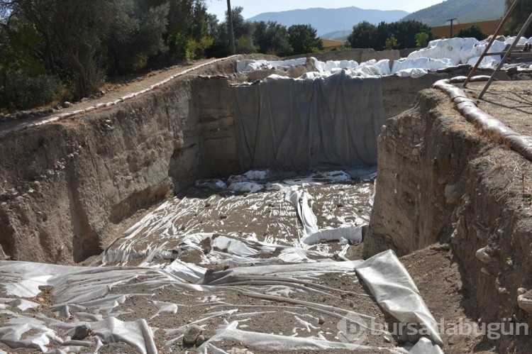 Ulucak Höyüğü'nde 7 bin 700 yıllık insan figürleri bulundu