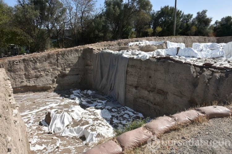 Ulucak Höyüğü'nde 7 bin 700 yıllık insan figürleri bulundu