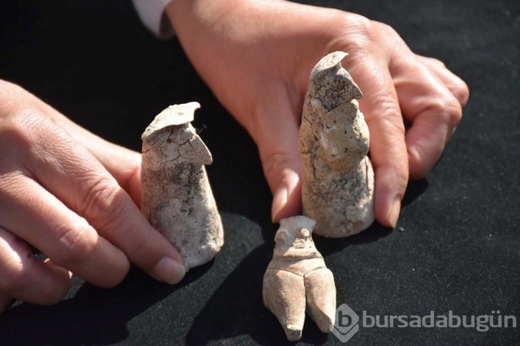 Ulucak Höyüğü'nde 7 bin 700 yıllık insan figürleri bulundu