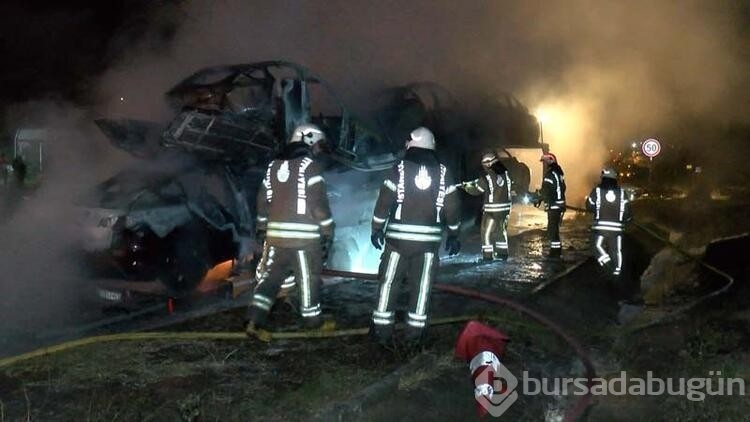 Tuzla'da, TIR dorsesinde garaja götürülen 6 adet elektrikli otomobil alev aldı