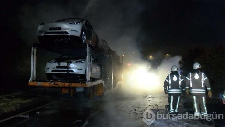 Tuzla'da, TIR dorsesinde garaja götürülen 6 adet elektrikli otomobil alev aldı