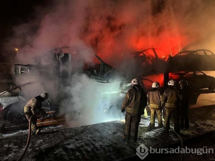 Tuzla'da, TIR dorsesinde garaja götürülen 6 adet elektrikli otomobil alev aldı