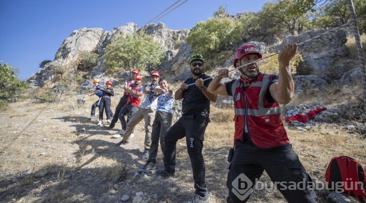 125 gönüllü vatandaş arama kurtarma eğitiminde