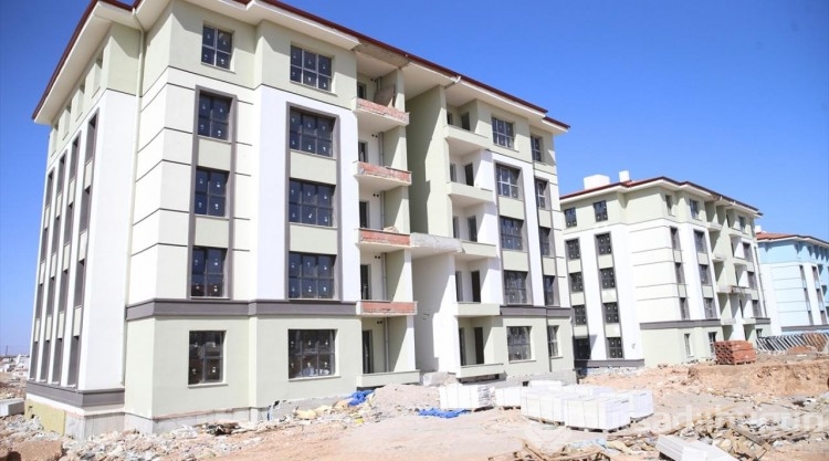 Malatya'daki deprem konutlarında dış cephe işlemleri yapılıyor
