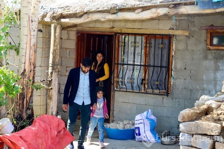 2 derslikli okulun tek öğrencisi var