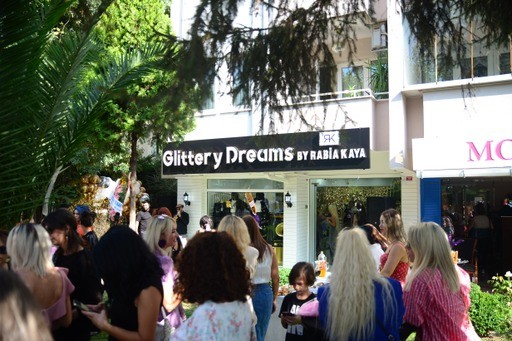 Glittery Dreams FSM'de açıldı