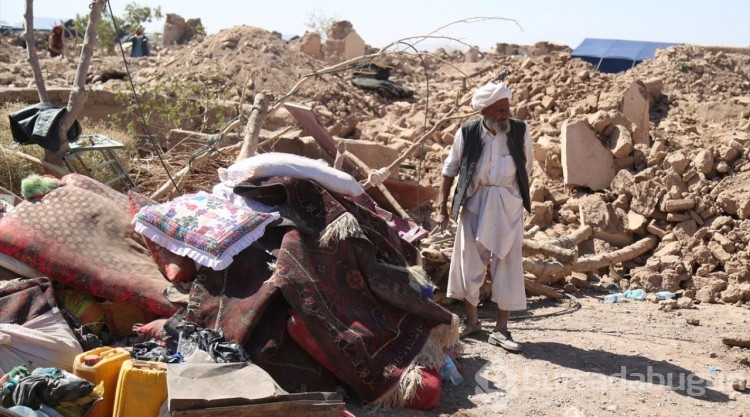 Afganistan'daki depremlerden sonra arama kurtarma çalışmaları sürüyor